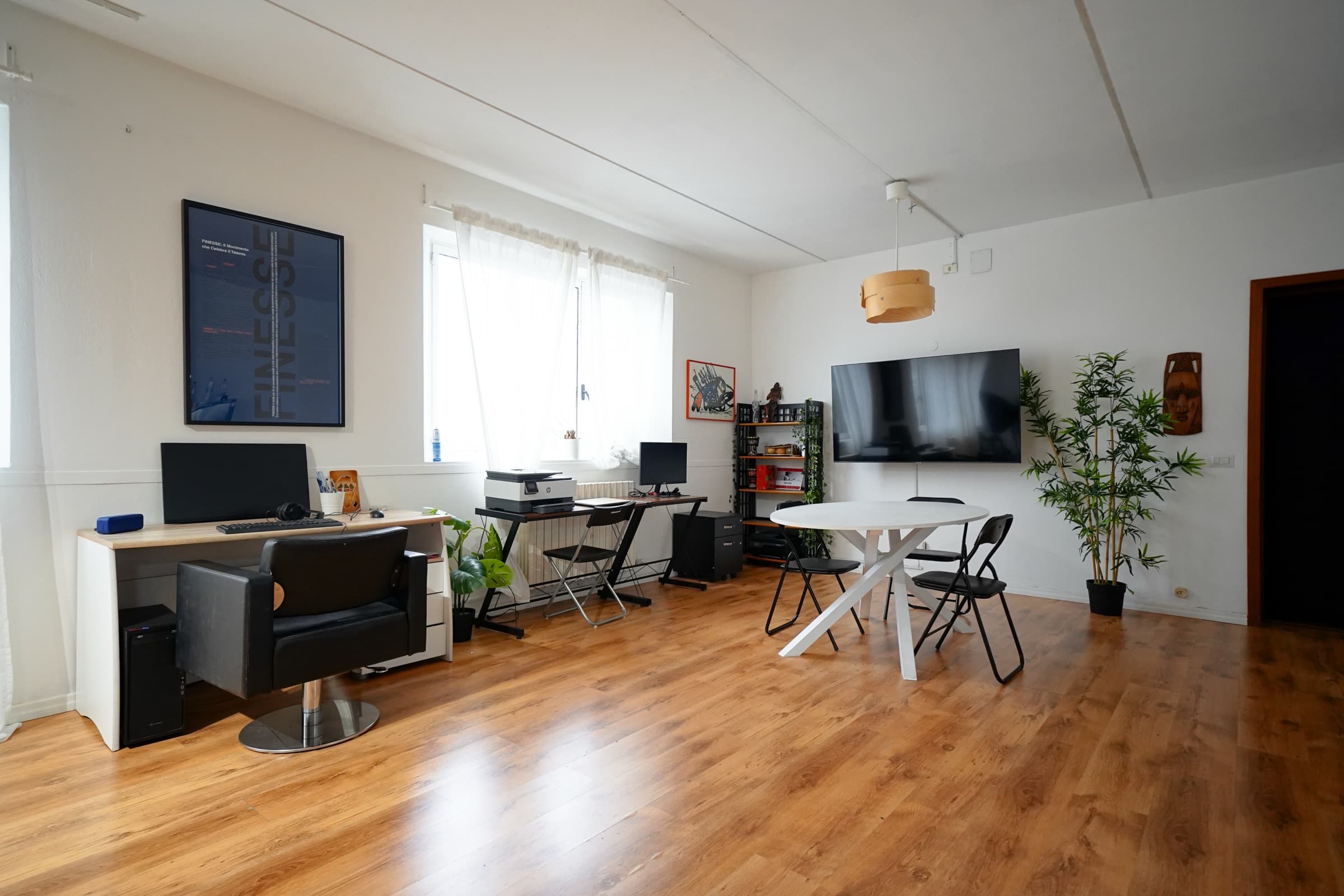 COWORKING & MEETING